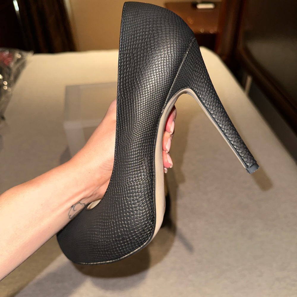 Black Snake Skin textured Heel Pumps